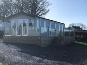 Delightful 2-bed static set in a peaceful village